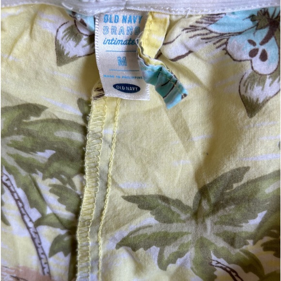 Old Navy’s Intimate Yellow Floral/Beach Pattern Shorts: Size M - Picture 3 of 3